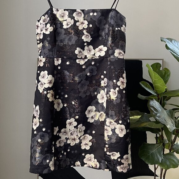 Womens Urban Outfitters Packer Notched Mini Dress in Metallic Floral Size Medium - Picture 1 of 3